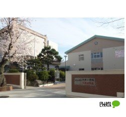 【パリ・シャトー本町の小学校】