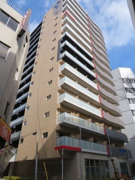 【大阪市浪速区幸町のマンションの建物外観】