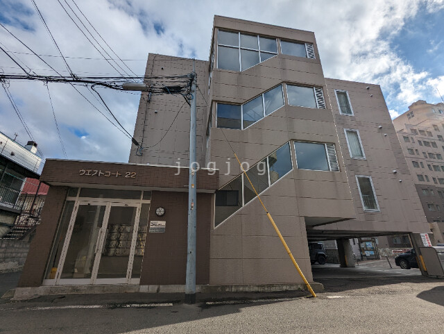 札幌市西区琴似二条のマンションの建物外観