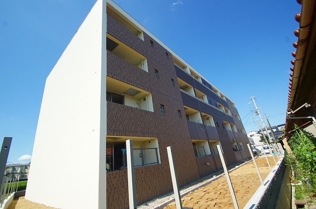 【吹田市岸部北のマンションの建物外観】