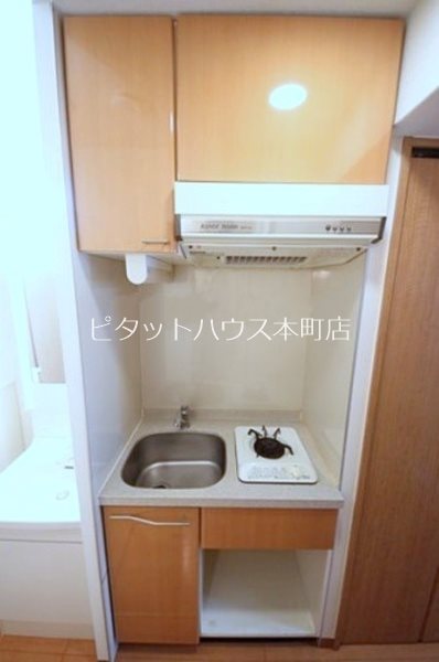 【大阪市西区土佐堀のマンションのキッチン】