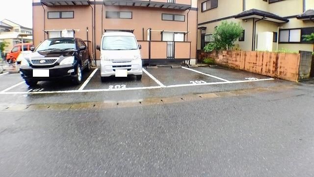 【佐賀市巨勢町大字牛島のアパートの駐車場】