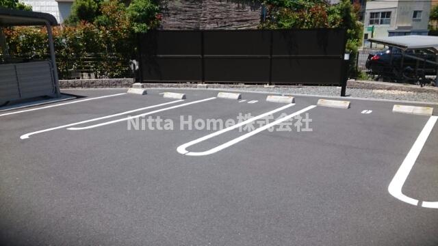 駐車場　敷地内に駐車場は2台確保可能◆