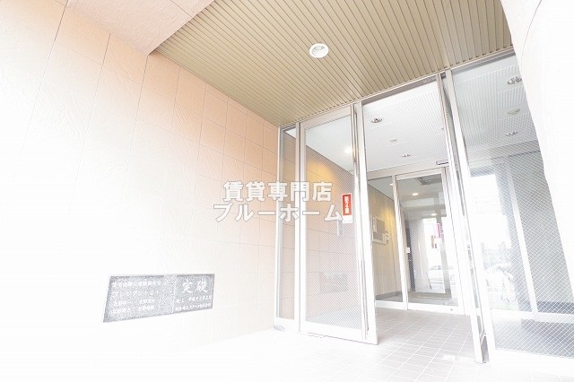 エントランス　オートロック付きで防犯面も安心！