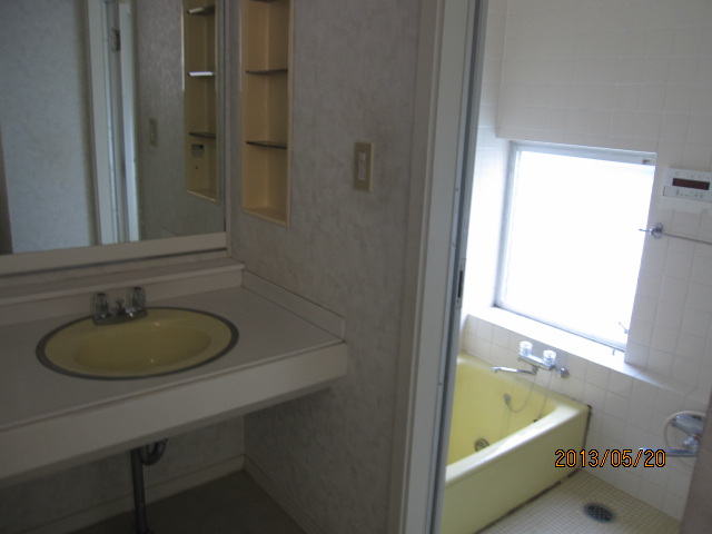 バス・シャワールーム　お風呂窓あり