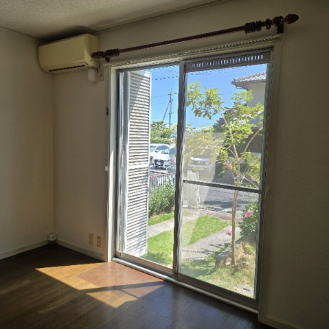 居室・リビング　日南向きで日当たり良いです