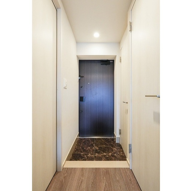 玄関　※別部屋参考写真