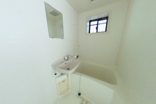 バス・シャワールーム　2022年6月撮影※現況を優先します