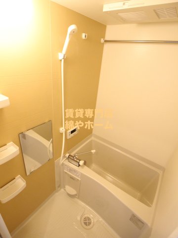 バス・シャワールーム　コンパクトで使いやすいお風呂です