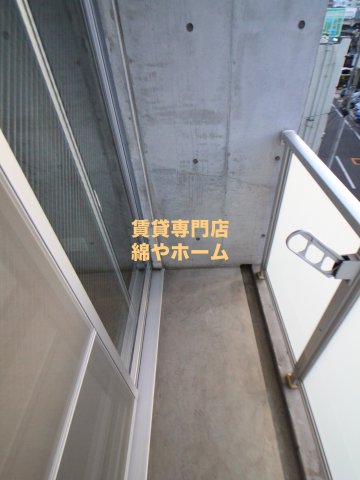 バルコニー　暖かな日差しのふりそそぐバルコニー