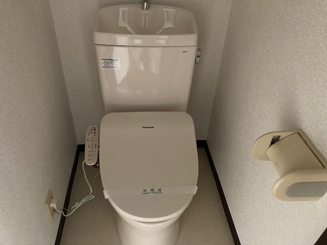 トイレ　バストイレ別です　温水便座2026年新設