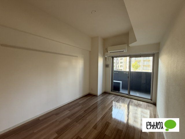 居室・リビング　同物件別部屋