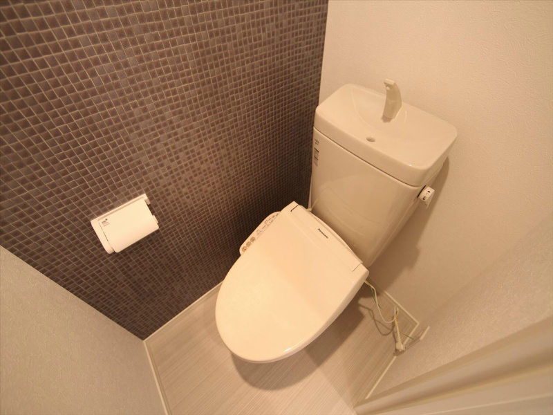 トイレ　温水洗浄暖房便座付トイレ