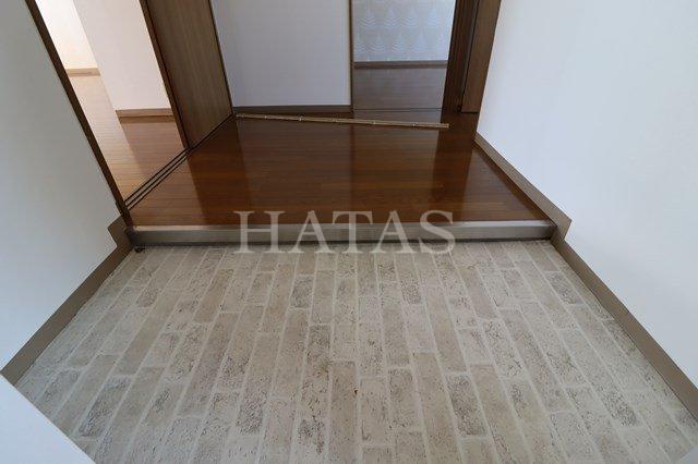玄関　同物件別部屋です。