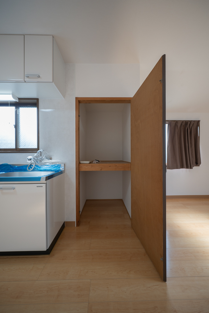 収納　キッチン横に収納があります。