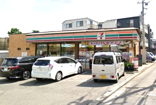 コンビニ　セブンイレブン（コンビニ）まで790m