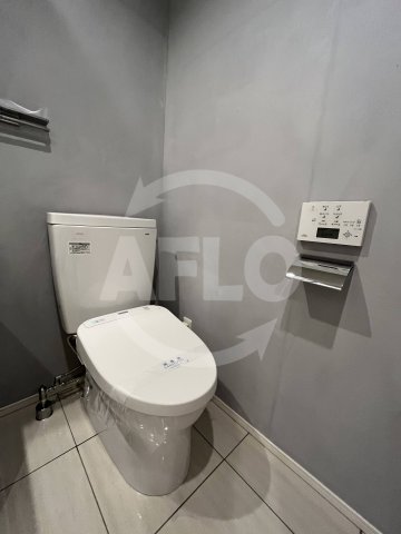 トイレ　エスライズ北堀江スワン　温水洗浄便座