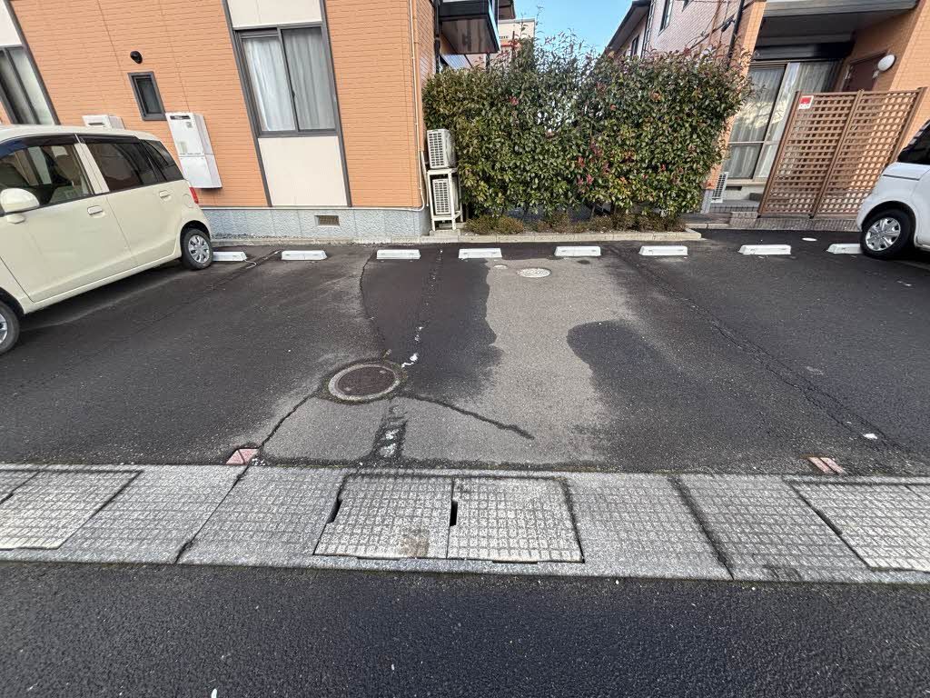 建物外観　駐車場