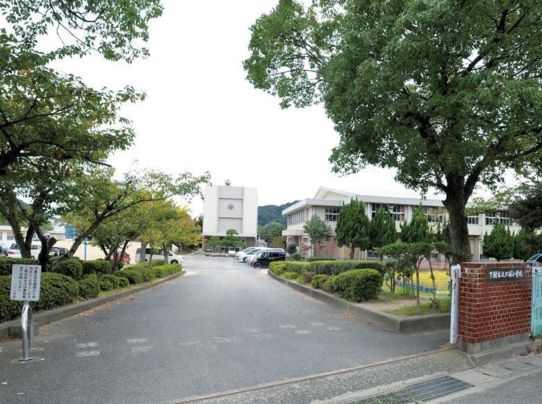 小学校　下関市立江浦小学校（小学校）まで751m