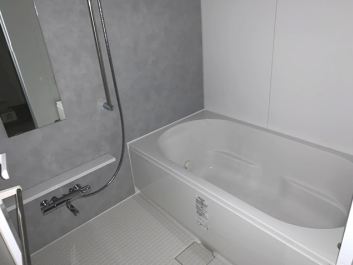 バス・シャワールーム　※写真は同じマンションの違う部屋のものになります。