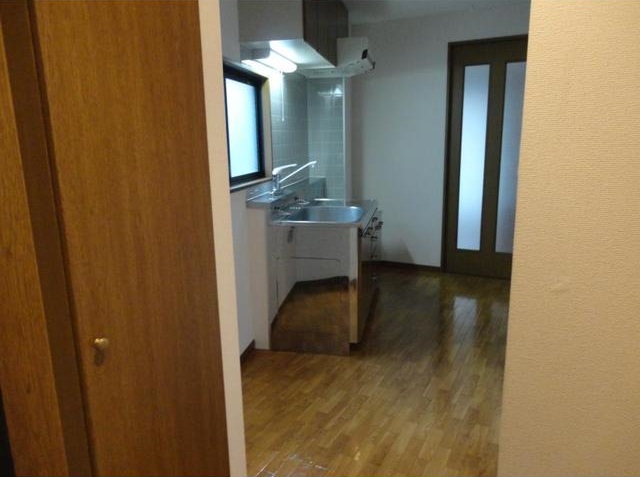 玄関　玄関より