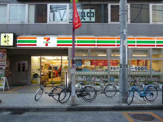 コンビニ　セブンイレブン「横浜日吉中央通り店」（コンビニ）まで111m