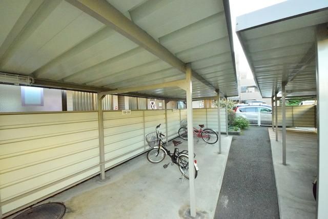 その他共有部分　★駐輪場も屋根つきであります★
