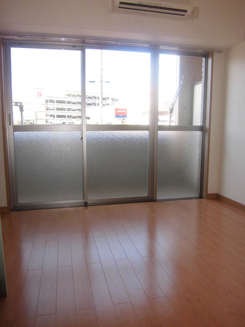 居室・リビング　※同物件別号室