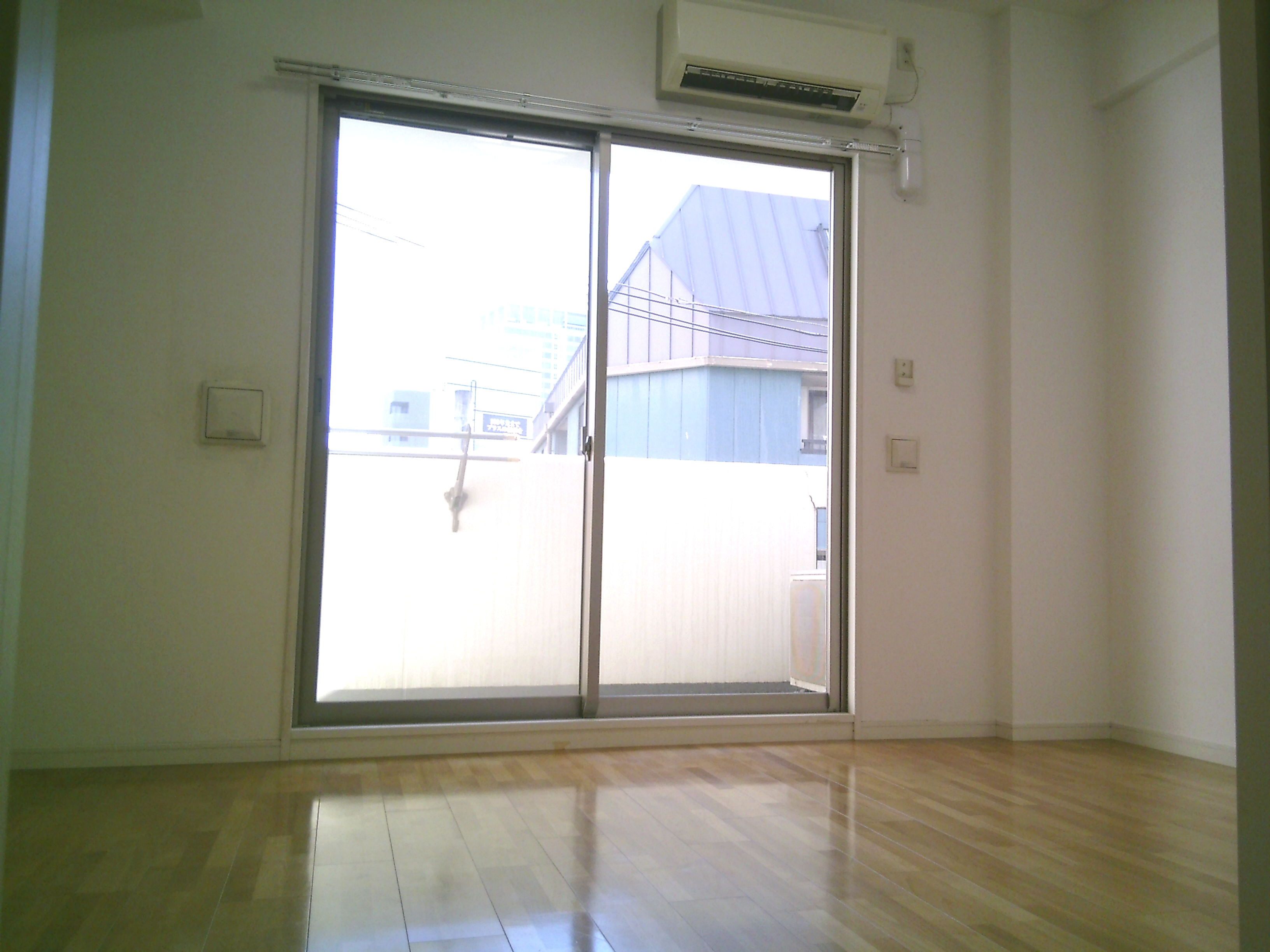 居室・リビング　ゆとりある8帖洋室