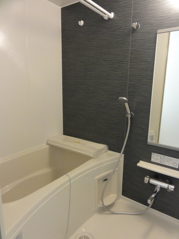 バス・シャワールーム　追焚・乾燥機付のゆったりとしたバスルーム