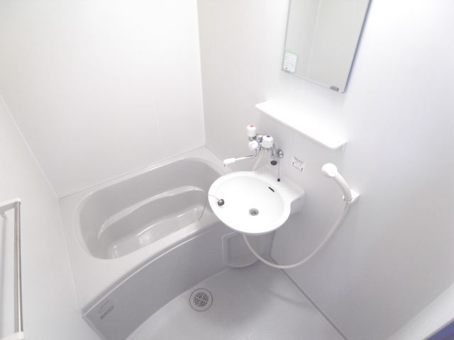 バス・シャワールーム　清潔感あるお風呂