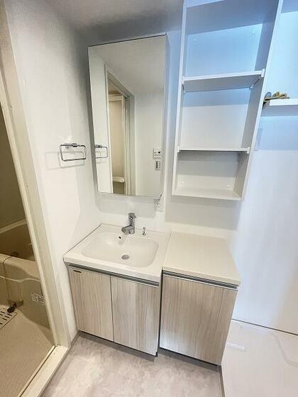 洗面設備　※室内写真は同タイプの別部屋のものです。