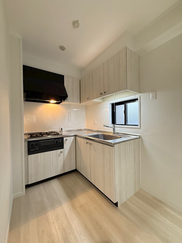 キッチン　※写真は401号室のものです