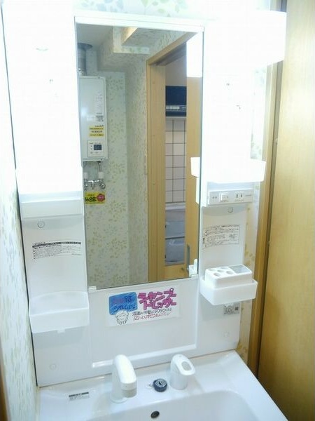 洗面設備　朝の身支度に便利な洗面台です♪