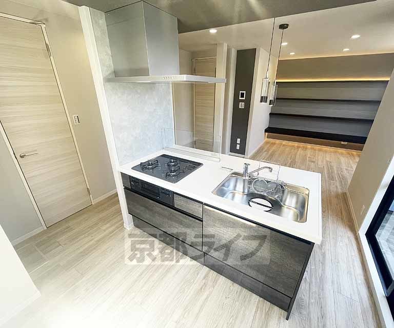 居室・リビング　落ち着いた雰囲気のお部屋です