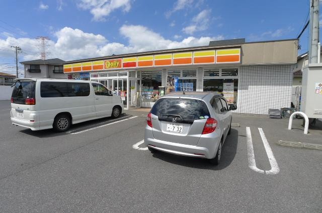 コンビニ　デイリー（コンビニ）まで693m