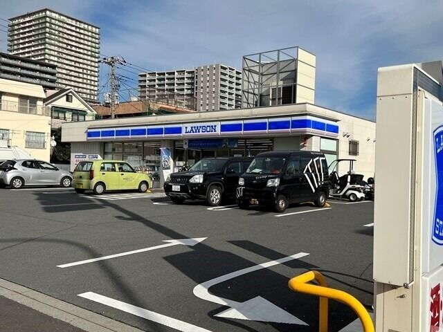 コンビニ　ローソン 八王子南新町店（コンビニ）まで210m