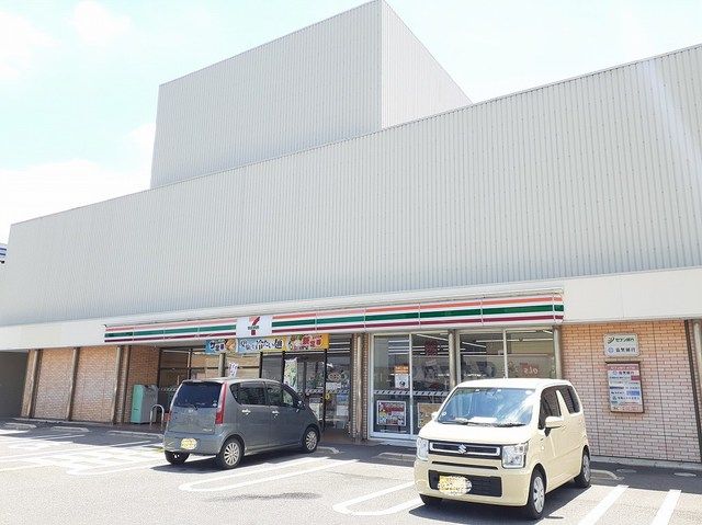 コンビニ　セブンイレブン大津月輪店（コンビニ）まで400m