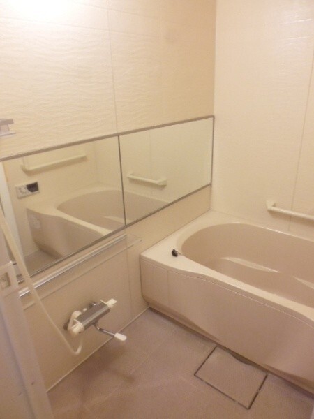 バス・シャワールーム　※別部屋のお写真です。