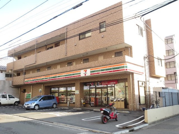 コンビニ　セブンイレブン横浜綱島上町店（コンビニ）まで560m