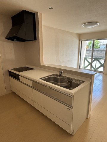 キッチン　※写真はA-3号室です ※相違する場合は現況を優先いたします