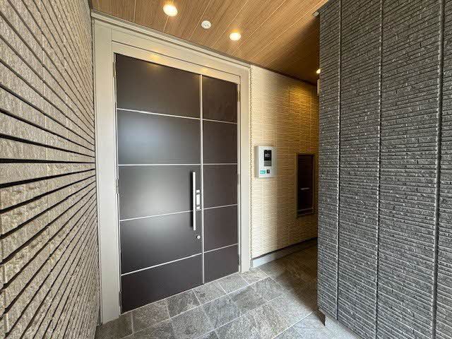 建物外観　共用玄関