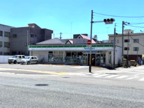 コンビニ　ファミリーマート 徳島仲之町店（コンビニ）まで740m
