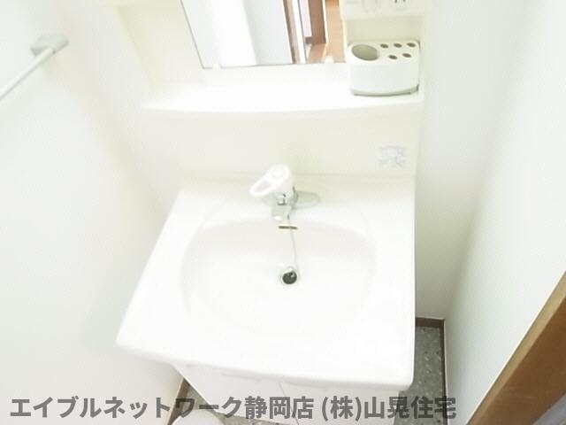 洗面設備　コンパクトで使いやすい洗面所