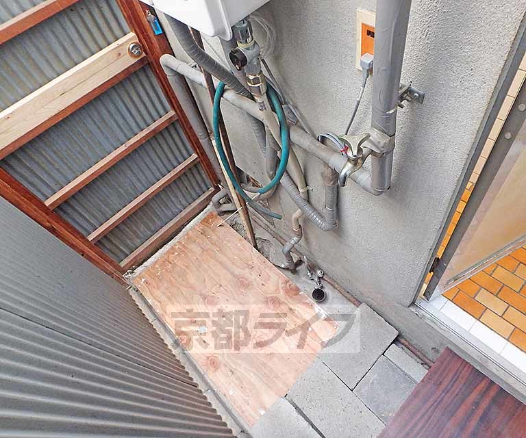 バルコニー　室外洗濯機設置スペースです。