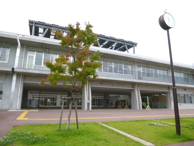 小学校　富山市立新庄北小学校（小学校）まで2048m