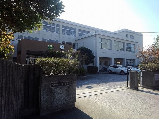 小学校　中津市立沖代小学校（小学校）まで300m