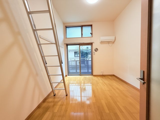 居室・リビング　※同建物別部屋参考写真です。