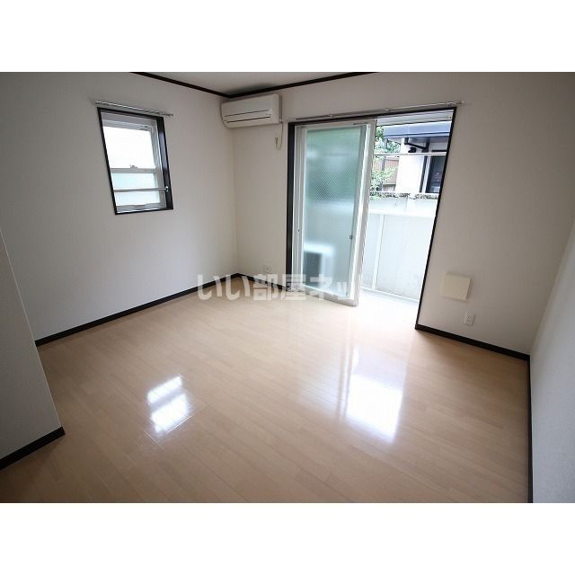 サンフレンド松本 三鷹の居間写真