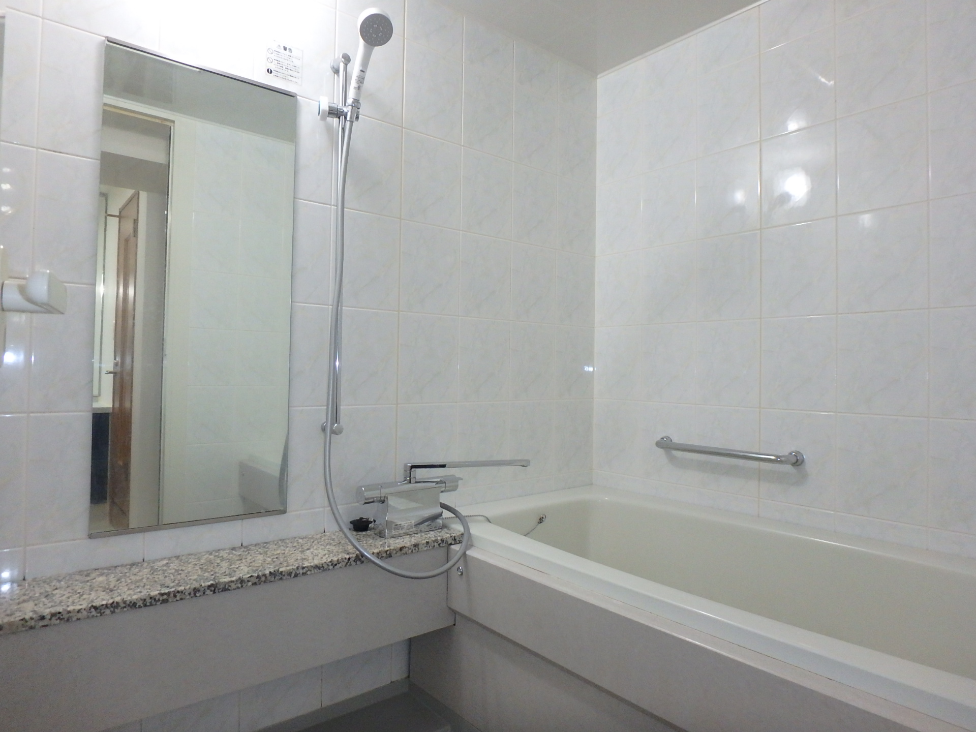 バス・シャワールーム　ゆったり入れるユニットバス♪